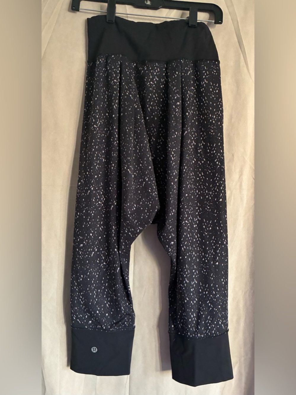 lululemon athletica Black and Light Pink Lined Activewear Bottoms